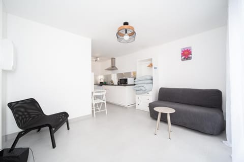 Living room, internet