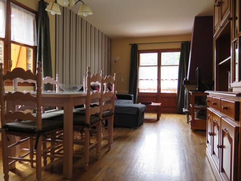 Living room, Photo of the whole room, Dining area