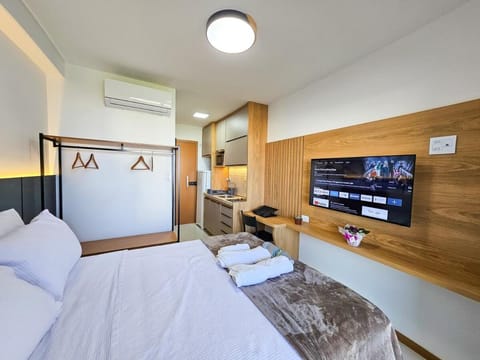 Bed, TV and multimedia, Kitchen or kitchenette, Photo of the whole room, Bedroom, minibar, towels, air conditioner