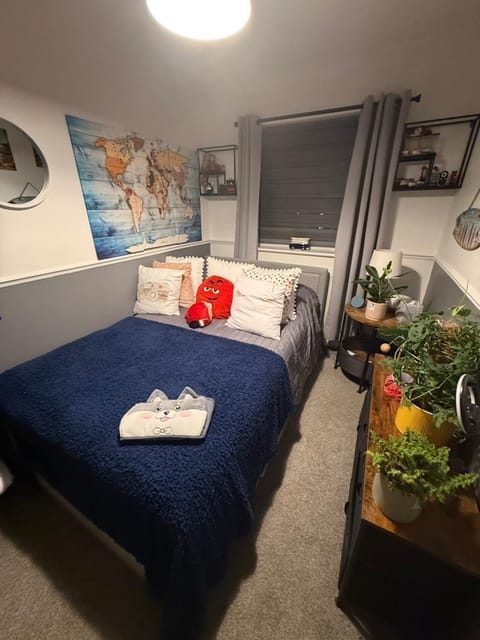 Bed, Photo of the whole room, Bedroom