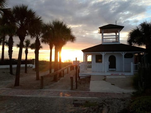 Enjoy The Salt Life Private Salt Pool Walk 2 Beach Relax in Jax House in Jacksonville Beach