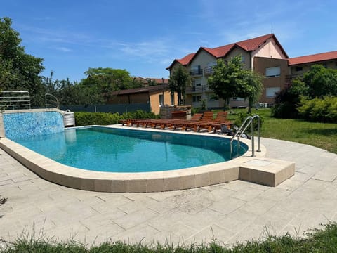 Property building, Day, Garden, Garden view, Pool view, Swimming pool, sunbed