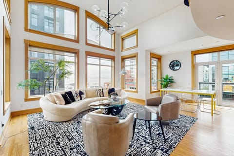 Penthouse on the Bay Apartment in Belltown