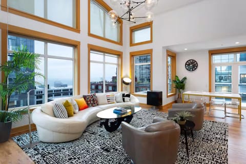 Penthouse on the Bay Apartment in Belltown