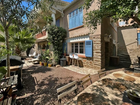Property building, BBQ facilities, Garden, Dining area, Garden view