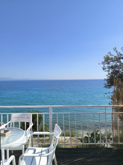 Day, View (from property/room), Balcony/Terrace, Dining area, Beach, Sea view