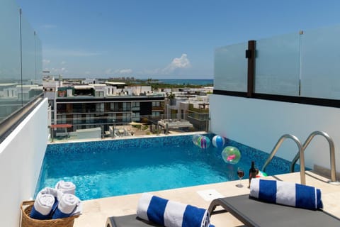 Patio, Day, Natural landscape, View (from property/room), Balcony/Terrace, Pool view, Swimming pool, sunbed