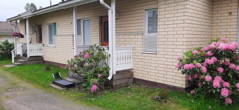 Property building, Day, Neighbourhood