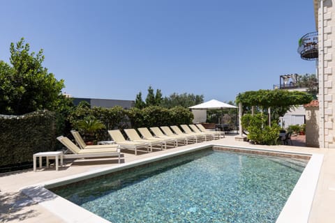 Balcony/Terrace, Swimming pool