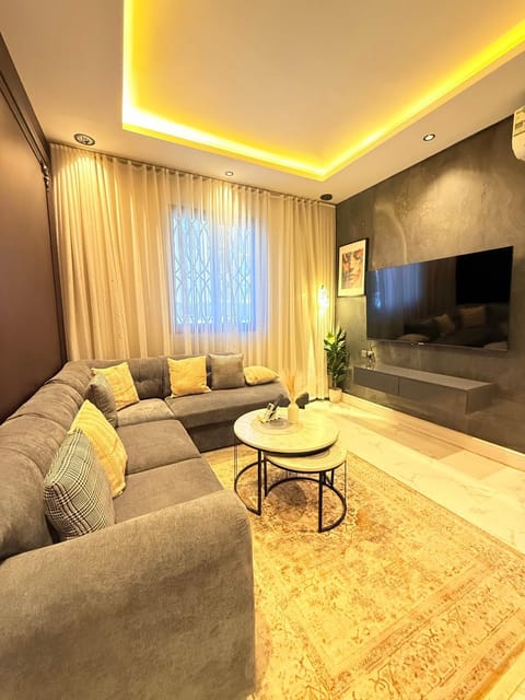 Communal lounge/ TV room, TV and multimedia, Living room, Seating area, Evening entertainment