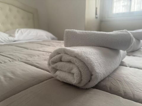 Bed, towels