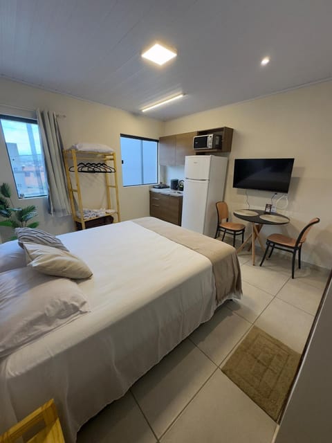 Bed, Kitchen or kitchenette, Bedroom