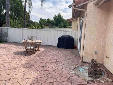 Family-Friendly Sunny SD Escape, Sleeps 8, Beach, Zoo, Downtown & Convention Center House in Rancho Penasquitos