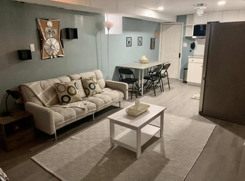 Kitchen or kitchenette, Seating area, Dining area