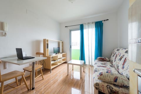 Day, Living room