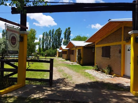 Property building, Spring, Day, Natural landscape, Summer, Street view