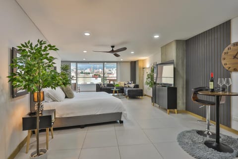 Bed, Photo of the whole room, Bedroom, fireplace