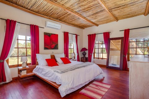 Bed, Photo of the whole room, Bedroom, air conditioner