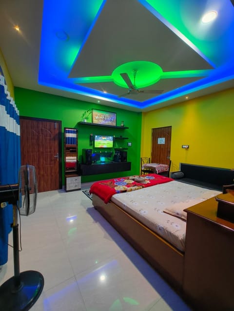 Photo of the whole room, Bedroom