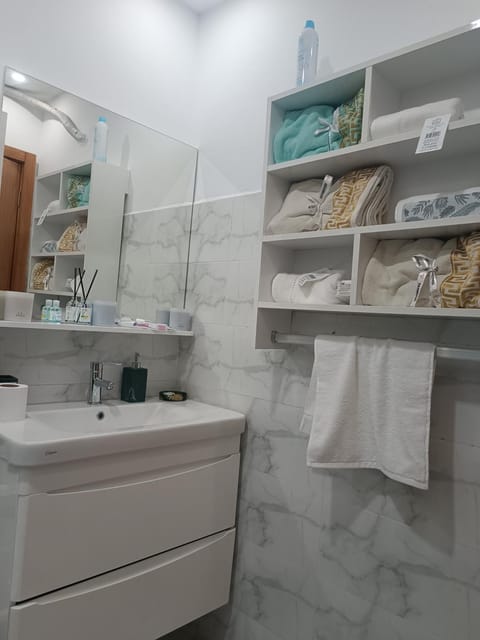 Bathroom, towels
