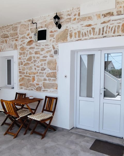 Facade/entrance, Balcony/Terrace, Seating area