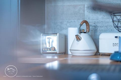 Coffee/tea facilities, toaster