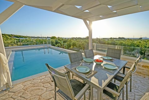 Patio, Day, Natural landscape, View (from property/room), Balcony/Terrace, Dining area, Pool view, Swimming pool, sunbed