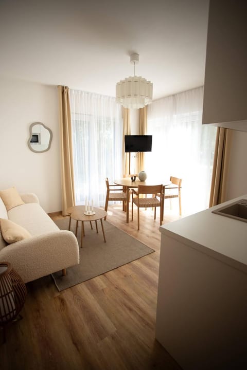 Living room, Photo of the whole room, Seating area, Dining area