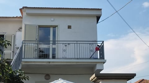 Property building, Balcony/Terrace, Balcony/Terrace