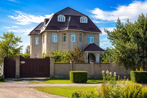 Property building, Day, Garden, Garden view
