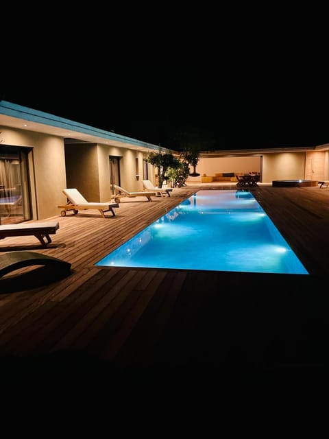 Pool view, Swimming pool, sunbed