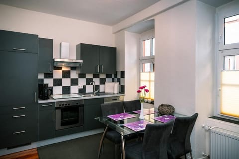 Kitchen or kitchenette, Dining area, stove