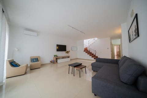 TV and multimedia, Living room, air conditioner