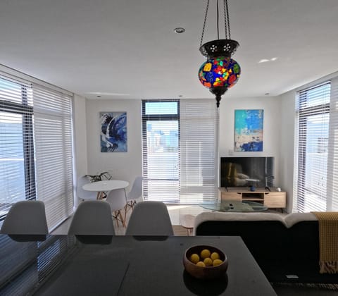 TV and multimedia, Living room, Seating area, Dining area, kitchen