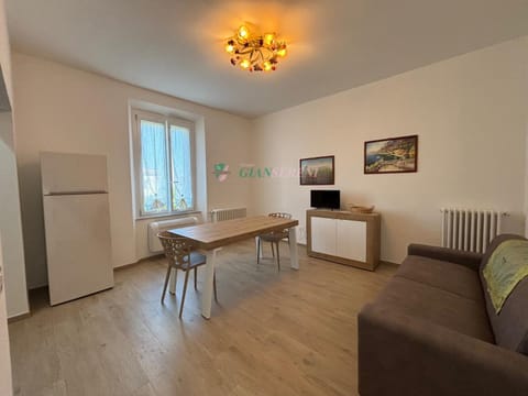 TV and multimedia, Living room, Dining area