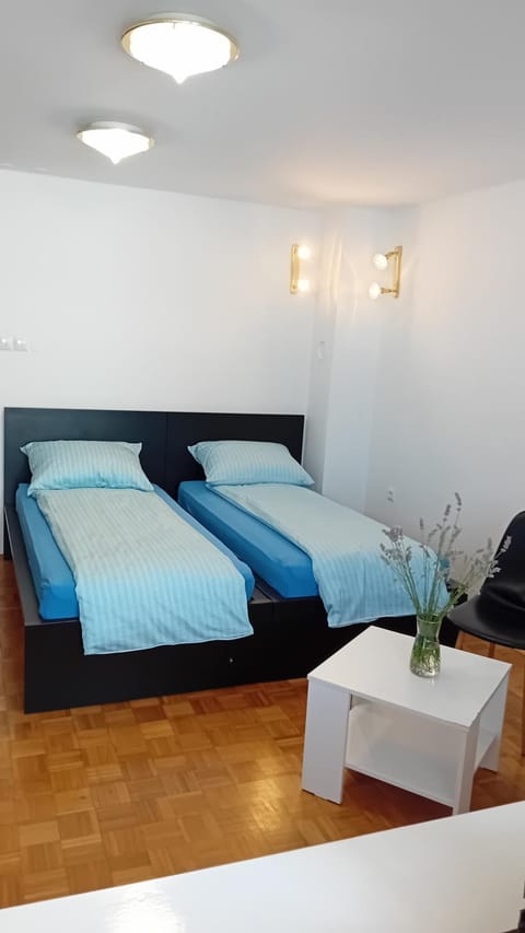 Bedroom, Family