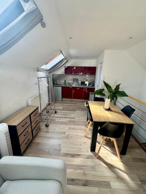 Seating area, Dining area