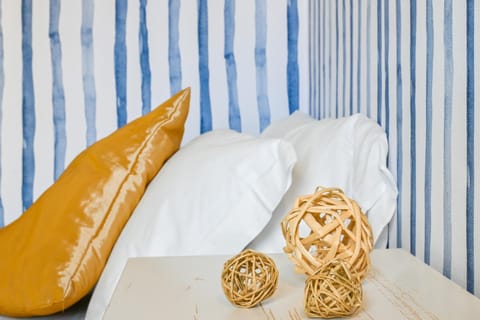 Bed, Living room, Photo of the whole room, Bedroom