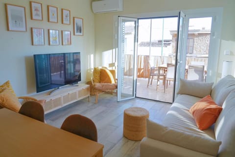 Communal lounge/ TV room, TV and multimedia, Balcony/Terrace, Balcony/Terrace, Living room