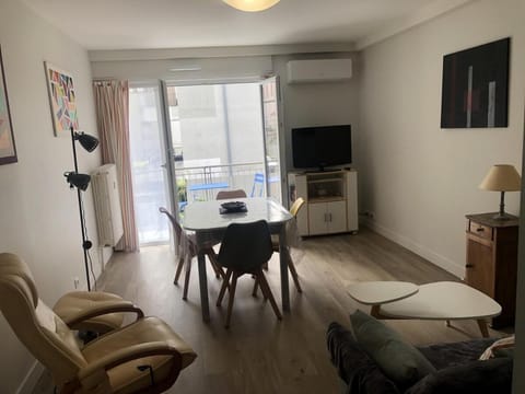 TV and multimedia, Living room, Dining area, internet