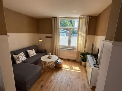 TV and multimedia, Living room, Photo of the whole room, Seating area