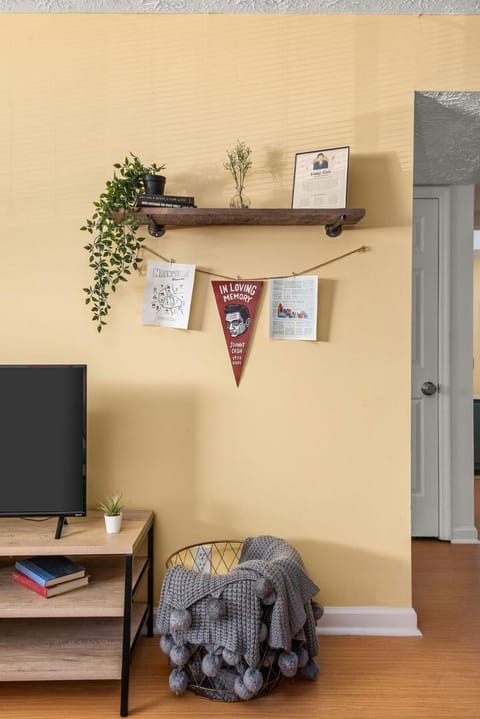 TV and multimedia, Living room, Evening entertainment