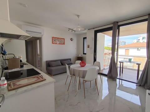 Living room, Breakfast