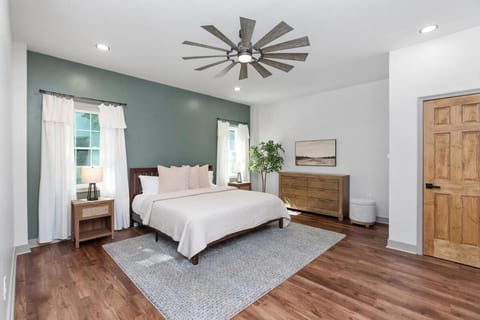 5 King Beds - Sleeps 18 - Game Room - Brew Trail House in Nellysford