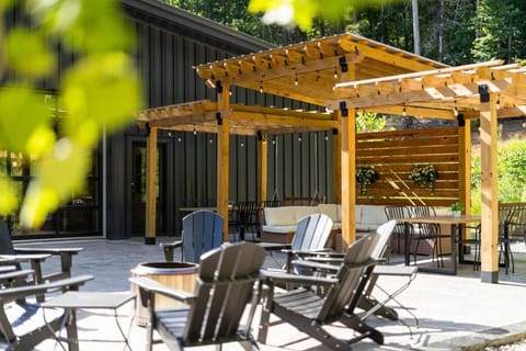 5 King Beds - Sleeps 18 - Game Room - Brew Trail House in Nellysford