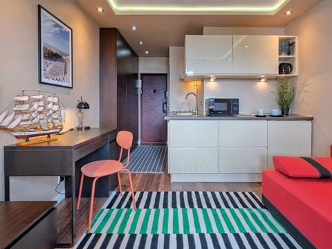 Kitchen or kitchenette, Living room