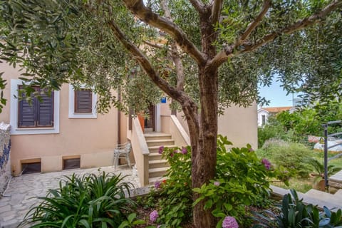 Property building, Facade/entrance, Garden view