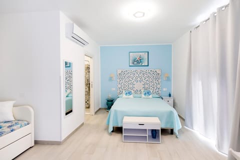 Bed, Photo of the whole room, air conditioner