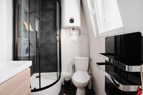 Shower, Toilet, Bathroom