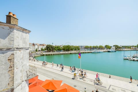 People, Natural landscape, Activities, City view, Sea view